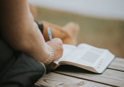 Leitura Sagrada: Os Aplicativos Mais Práticos para Acessar a Bíblia