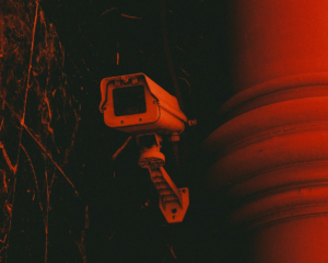 white bullet-type camera — Foto por Parker Coffman na Unsplash