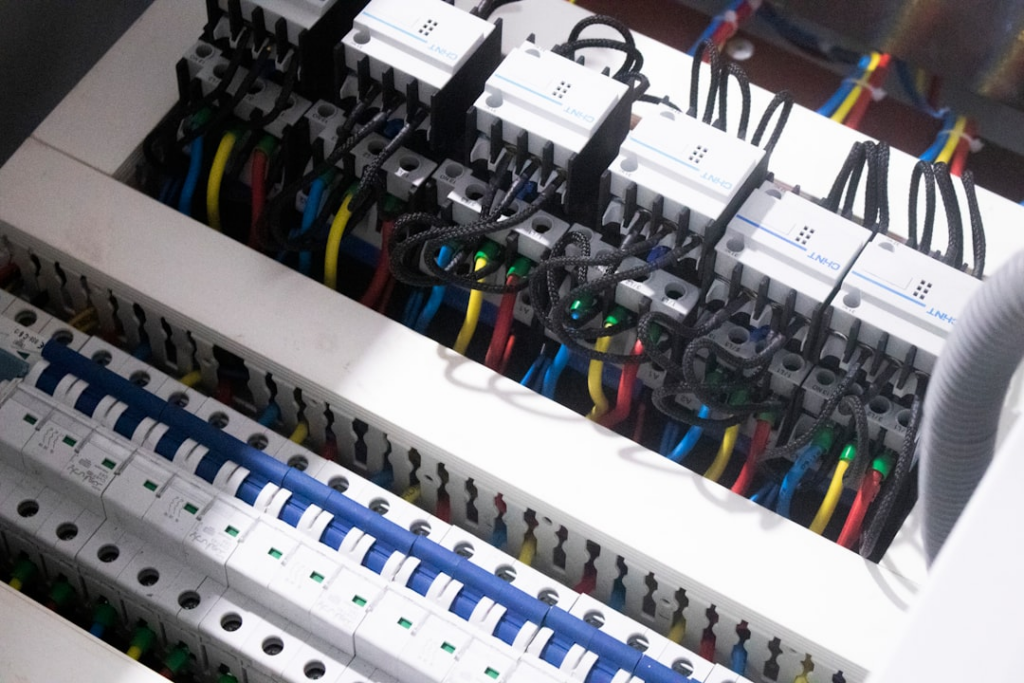 Curso de Elétrica Gratuito com Vídeo Passo a Passo